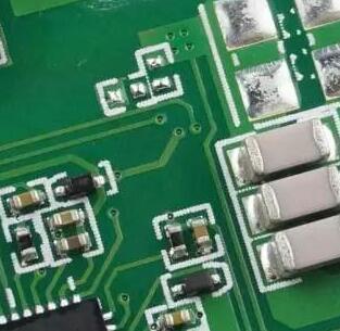 深圳風(fēng)華貼片電容代理商：怎么判斷貼片電容漏電？